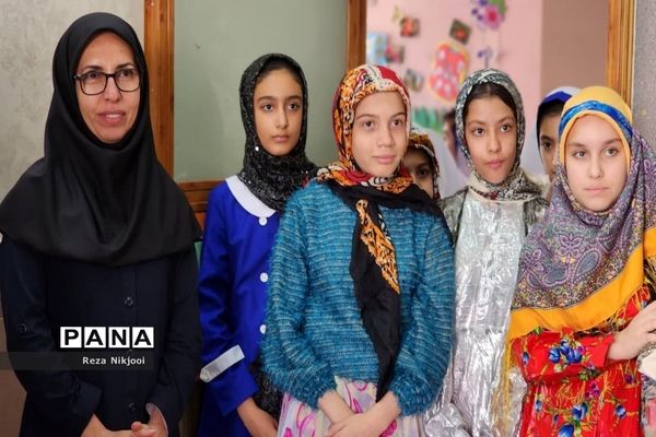 بازدید مسئولان از نمایشگاه طرح جابربن‌حیان ناحیه یک بهارستان