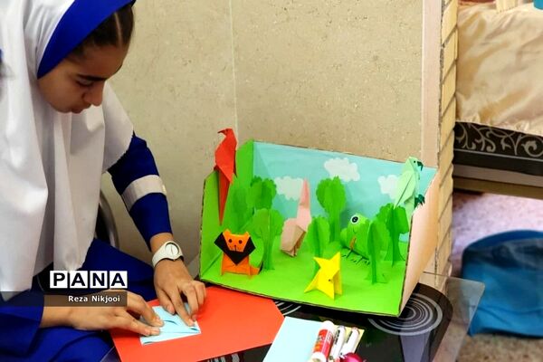 بازدید مسئولان از نمایشگاه طرح جابربن‌حیان ناحیه یک بهارستان