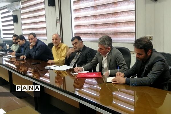 نشست هم‌اندیشی مدیران مدارس مقاطع متوسطه فشافویه