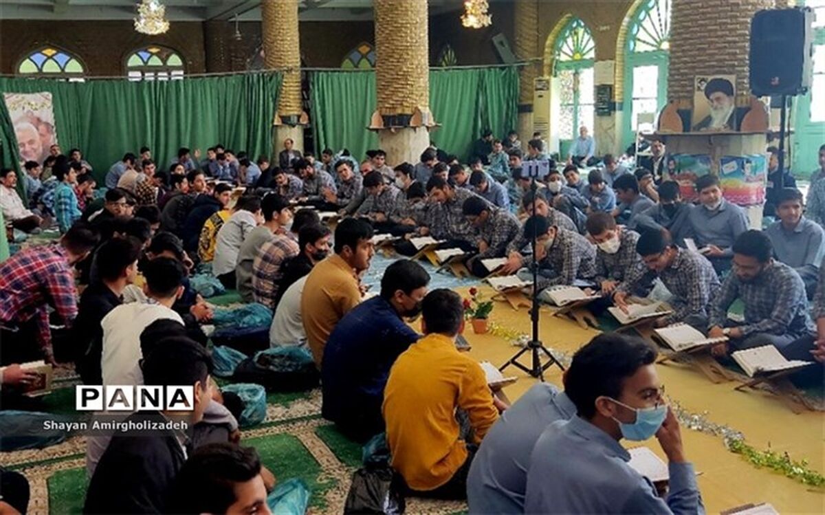 مراسم محفل انس با قرآن کریم در مصلی نماز جمعه شهرستان قرچک/ فیلم