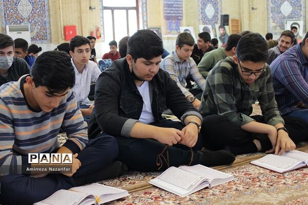 محفل بزرگ انس با قرآن کریم در ایلام
