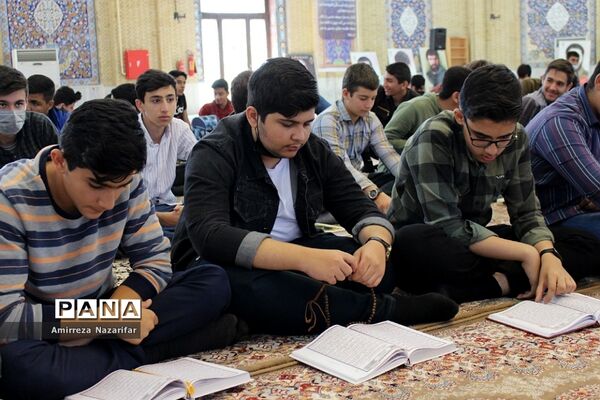 محفل بزرگ انس با قرآن کریم در ایلام