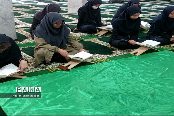 محفل انس با قرآن در دبیرستان شاهد تقوا پیشگان