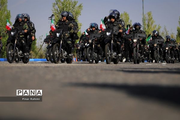 مراسم رژه روز ارتش در تبریز