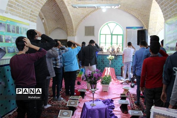 محفل انس با قرآن در امام‌زاده علی(ع) روستای جعفرآباد بخش جوادآباد