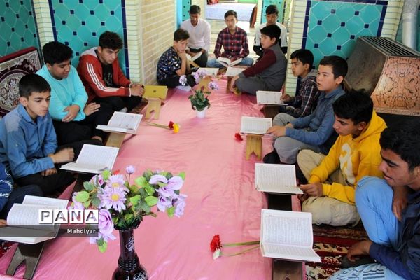 محفل انس با قرآن در امام‌زاده علی(ع) روستای جعفرآباد بخش جوادآباد