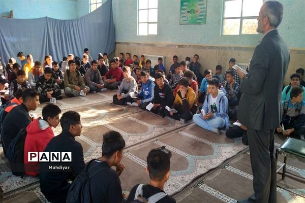 محفل انس با قرآن در دبیرستان شهید علی تات شهر جوادآباد