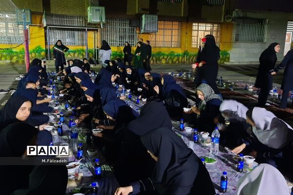 ضیافت افطاری در مدرسه علامه مجلسی
