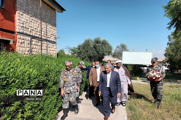دیدار مسئولین آموزش و پرورش با فرمانده پدافند هوایی بهبهان بمناسبت روز ارتش
