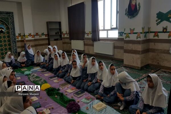 محفل انس با قرآن دبستان دخترانه اندیشه ناحیه یک یزد
