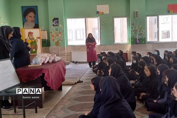 کارگاه آموزشی بهداشت و سلامت بلوغ ویژه دانش‌آموزان در مدرسه حضرت خدیجه(س) رودهن