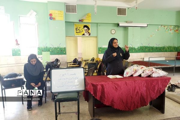 کارگاه آموزشی بهداشت و سلامت بلوغ ویژه دانش‌آموزان در مدرسه حضرت خدیجه(س) رودهن