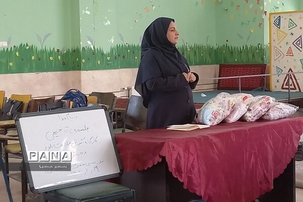 کارگاه آموزشی بهداشت و سلامت بلوغ ویژه دانش‌آموزان در مدرسه حضرت خدیجه(س) رودهن