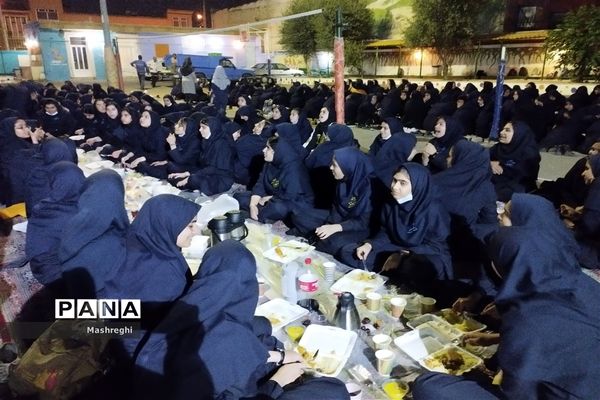جشن ستارگان و سفره ضیافت افطاری در دبیرستان شاهد مس‌فروش کاشان