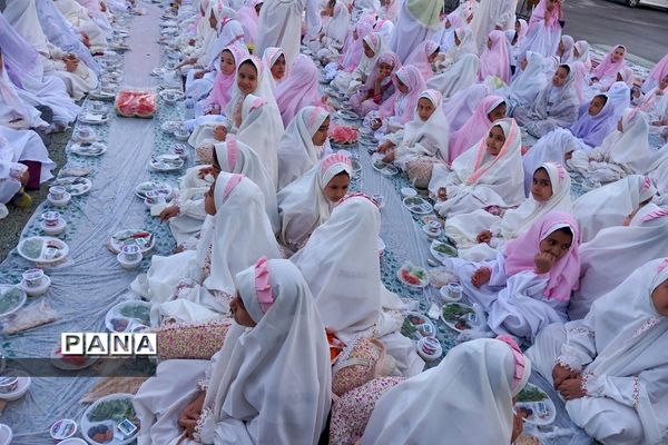 ضیافت افطاری روزه اولی‌ها همراه با جشن عبادت در بهارستان دو