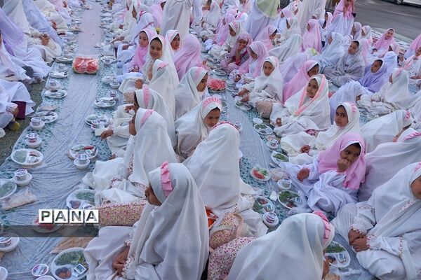 ضیافت افطاری روزه اولی‌ها همراه با جشن عبادت در بهارستان دو