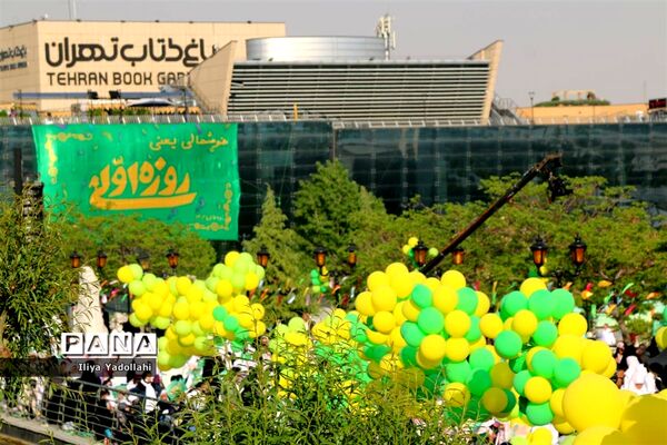 نخستین اجتماع 30 هزار نفری  روزه اولی‌ها