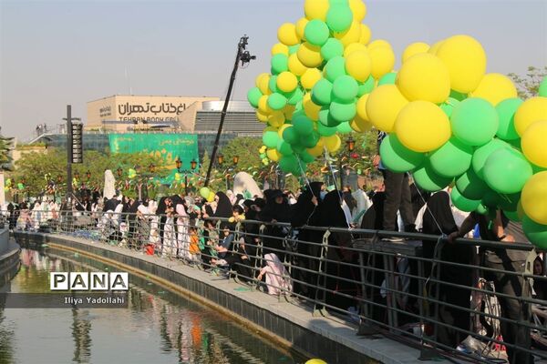 نخستین اجتماع 30 هزار نفری  روزه اولی‌ها