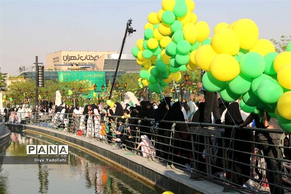 نخستین اجتماع 30 هزار نفری  روزه اولی‌ها