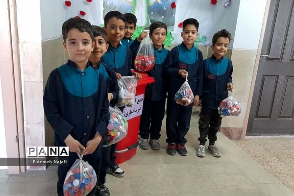 طرح جمع‌آوری درب بطری در دبستان شهید عابدین‌زاده بهارستان‌دو