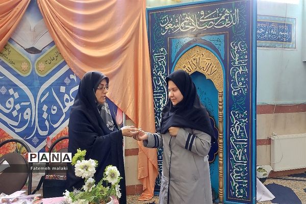 برگزاری محفل انس با قرآن در مدارس علی حاتمی و ولایت ملارد