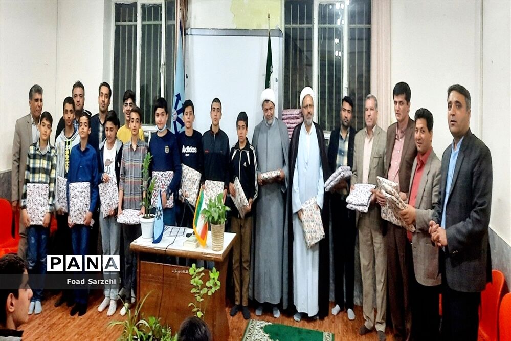 برگزاری مراسم جشن تکلیف دانش‌آموزان پایه هشتم دبیرستان تیزهوشان در شهرستان تربت جام