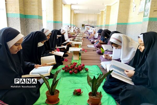 هدیه ای از جنس نور تقدیم به سردار دلها در محفل انس با قرآن دبستان حاج یدالله پسران یزد