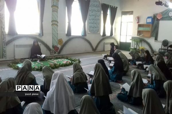 ضیافت افطاری و محفل انس با قرآن روزه اولی‌های دبستان شهید میرشمسی ناحیه یک یزد