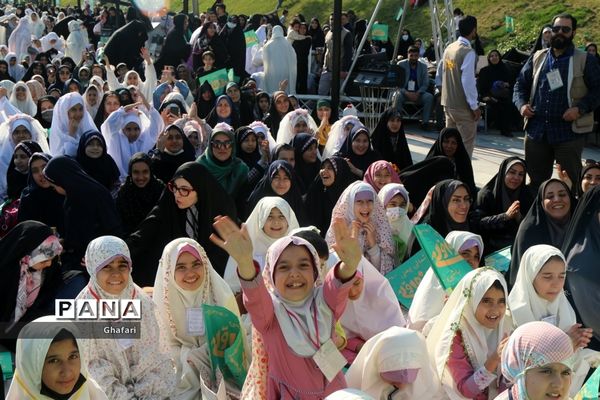 حضور فعال دانش‌آموزان و فرهنگیان منطقه ۱۳ در جشن روزه اولی‌های شهر تهران