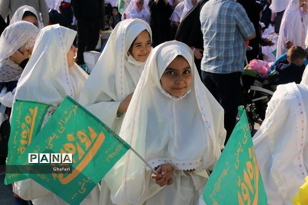 حضور فعال دانش‌آموزان و فرهنگیان منطقه ۱۳ در جشن روزه اولی‌های شهر تهران