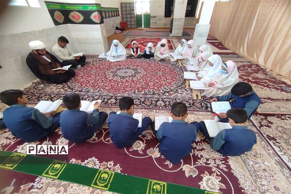 محفل انس با قرآن دبستان لقمان حکیم شهرستان خاتم