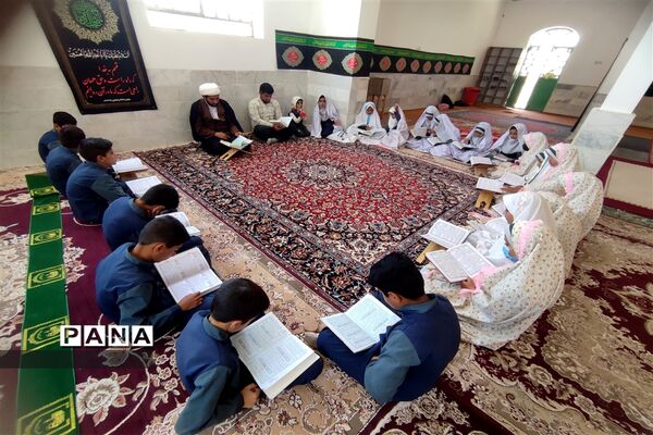 محفل انس با قرآن دبستان لقمان حکیم شهرستان خاتم