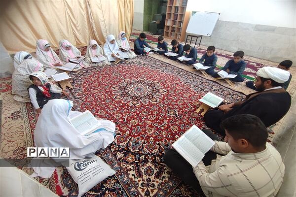 محفل انس با قرآن دبستان لقمان حکیم شهرستان خاتم