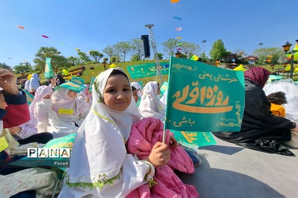 حضور پرشور دانش‌آموزان دختر منطقه 4 در جشن بزرگ روزه اولی‌ها