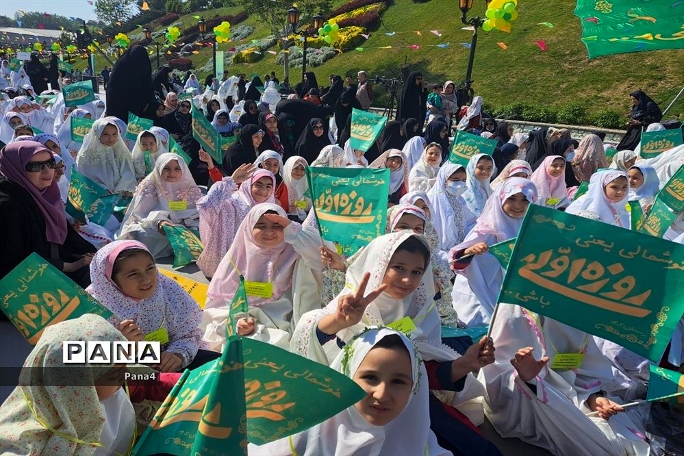 حضور پرشور دانش‌آموزان دختر منطقه 4 در جشن بزرگ روزه اولی‌ها