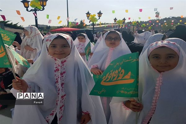 حضور پرشور دانش‌آموزان دختر منطقه 4 در جشن بزرگ روزه اولی‌ها