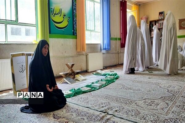 ویژه برنامه‌های دلنشین و پرمحتوا ویژه ماه مبارک رمضان در دبیرستان شرافت ساوجبلاغ