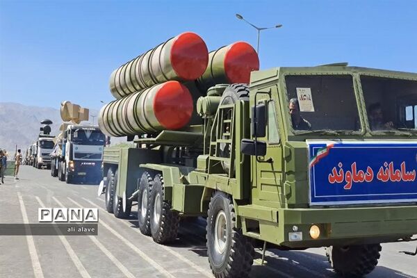 مراسم سان و رژه خودرویی نیروهای مسلح به‌مناسبت روز ارتش در بیرجند