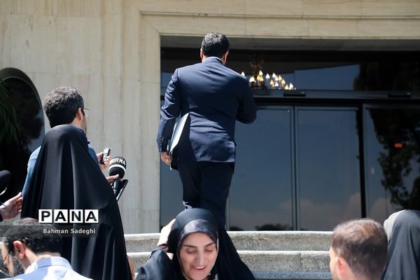 حاشیه جلسه هیات دولت -30 فروردین