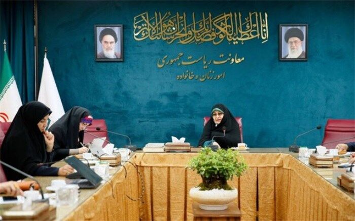 الزام  تدوین الگوی وزین اشتغال زنان متناسب با نقش‌های مادری و همسری