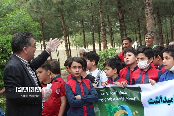 پاک‌سازی محیط زیست به‌مناسبت گرامیداشت هفته زمین پاک در بهارستان 2