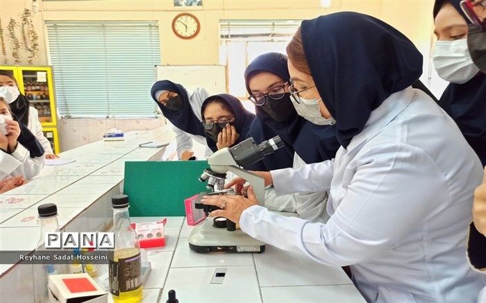 دانش‌آموزان را به نیروهای فناور و نوآور جامعه تبدیل کنیم
