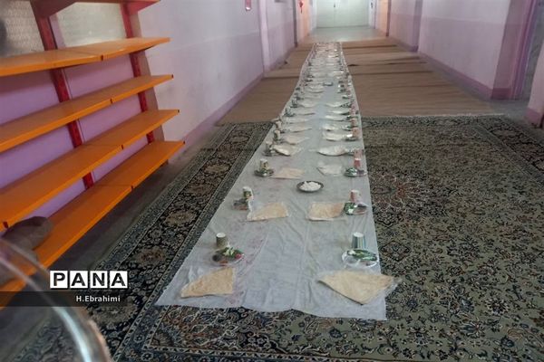 ضیافت افطار دانش‌آموزی در منطقه ۱۵