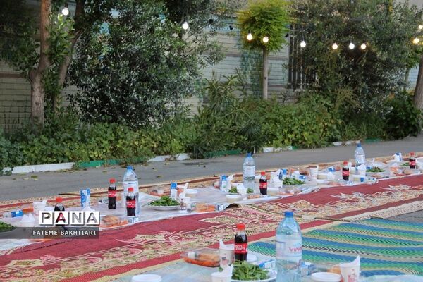 مراسم افطاری در دبیرستان حضرت زینب(س) ناحیه یک شهرری