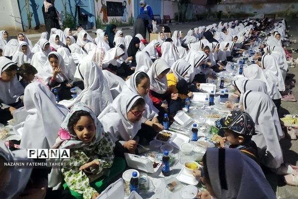 ضیافت افطاری در دبستان دخترانه ریحانه‌النبی فشافویه