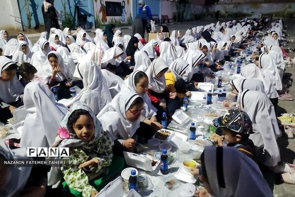 ضیافت افطاری در دبستان دخترانه ریحانه‌النبی فشافویه