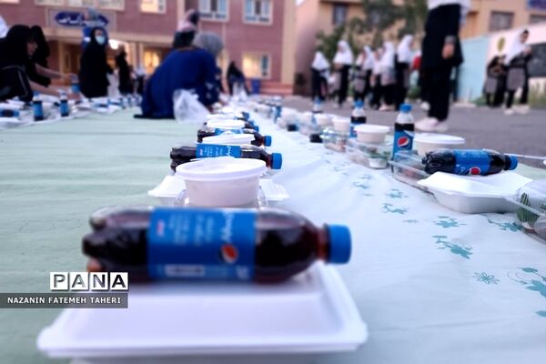 ضیافت افطاری در دبستان دخترانه ریحانه‌النبی فشافویه