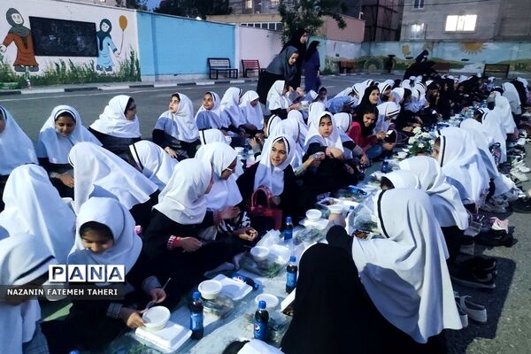 ضیافت افطاری در دبستان دخترانه ریحانه‌النبی فشافویه