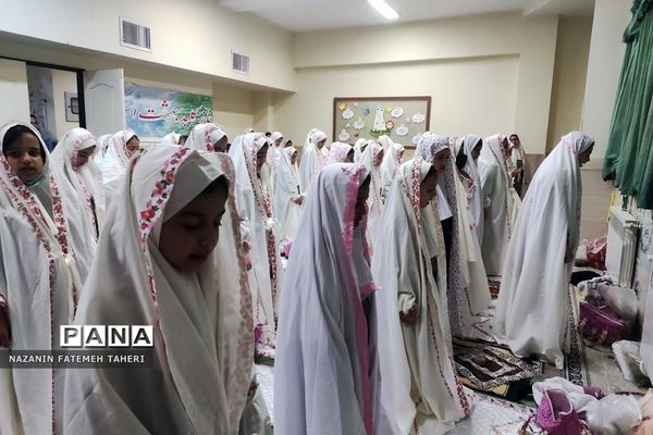 ضیافت افطاری در دبستان دخترانه ریحانه‌النبی فشافویه