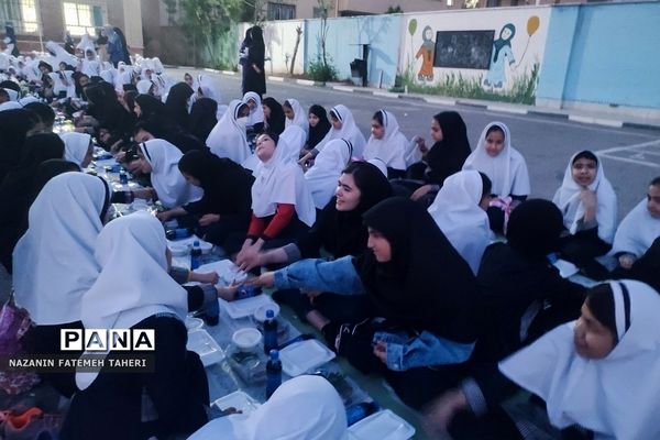 ضیافت افطاری در دبستان دخترانه ریحانه‌النبی فشافویه